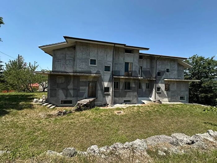 Appartamento con 16 locali in vendita in Via Piazza Sant'Antonio Snc, Roccasicura
