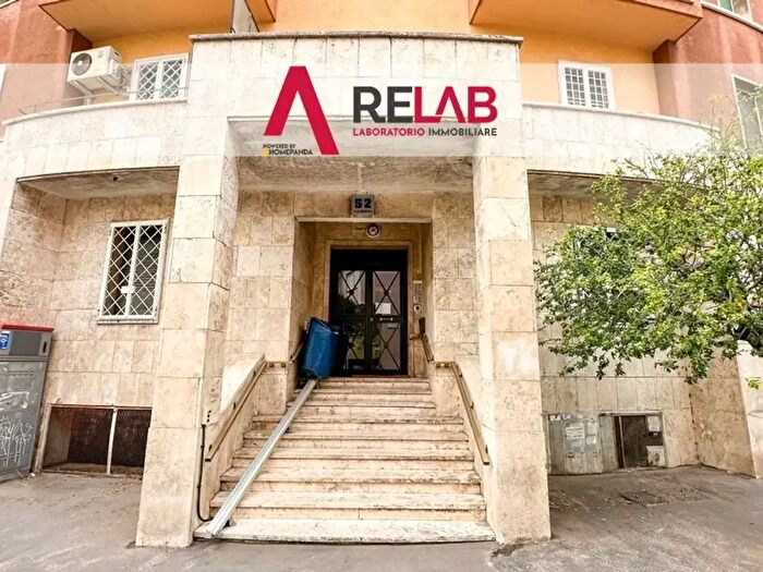 Appartamento quadrilocale in vendita in Via Imperia, Roma