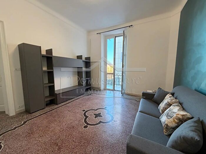 Appartamento con 5 locali in affitto in Savona