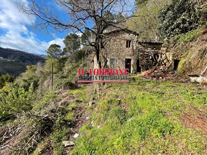 Casa con 6 locali in vendita in Via del Castello, Villa Basilica