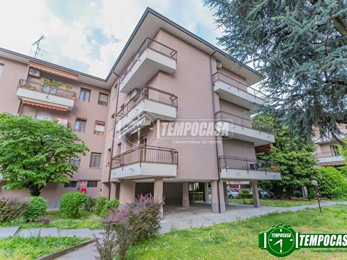 Appartamento bilocale in vendita in Via Alessandro Manzoni, Bareggio