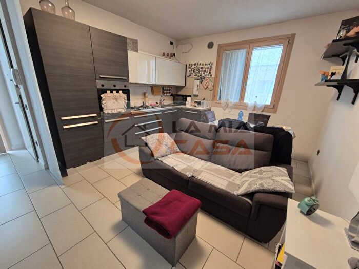 Appartamento trilocale in affitto in Via Orsaretto, Centro, Legnaro