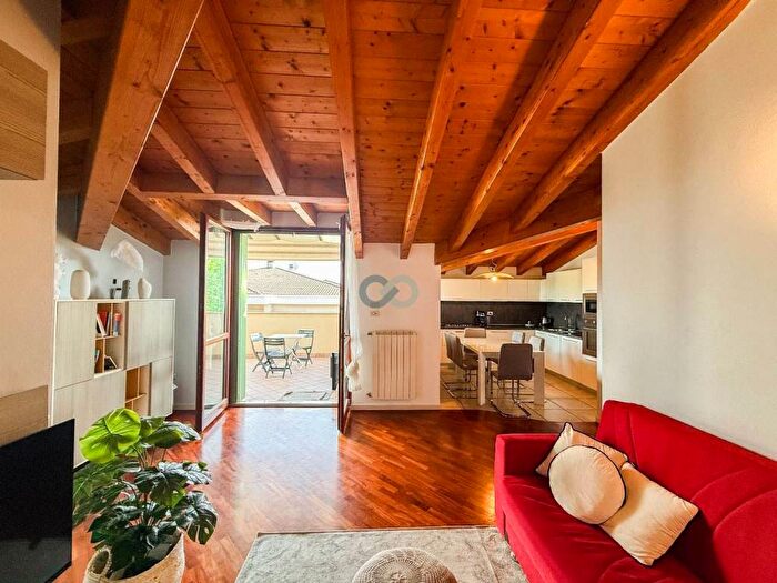 Appartamento trilocale in affitto in Via Grezze, Entroterra, Desenzano del Garda