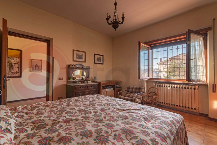 Casa con 14 locali in vendita in Via Granciara, Isola Del Liri