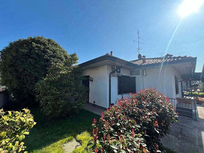 Casa con 5 locali in vendita in Gioacchino Rossini, Vanzago