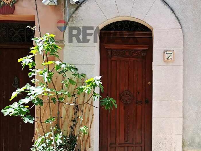 Casa con 5 locali in vendita in Via Ruggeri, Gratteri