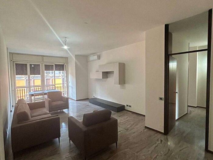 Appartamento quadrilocale in affitto in Via Macedonio Melloni, Indipendenza, Milano