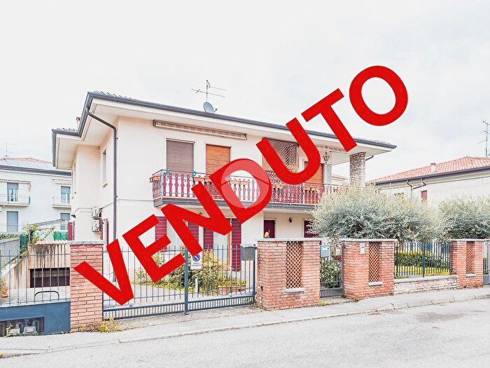 Appartamento bilocale in vendita in Via Gioachino Rossini, Sommacampagna