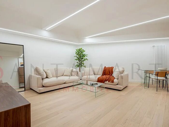 Appartamento trilocale in vendita in Via Vittoria Colonna, Milano
