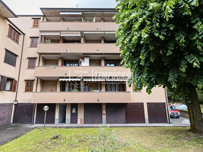 Appartamento quadrilocale in vendita in Via Monte Rosa, Giussano