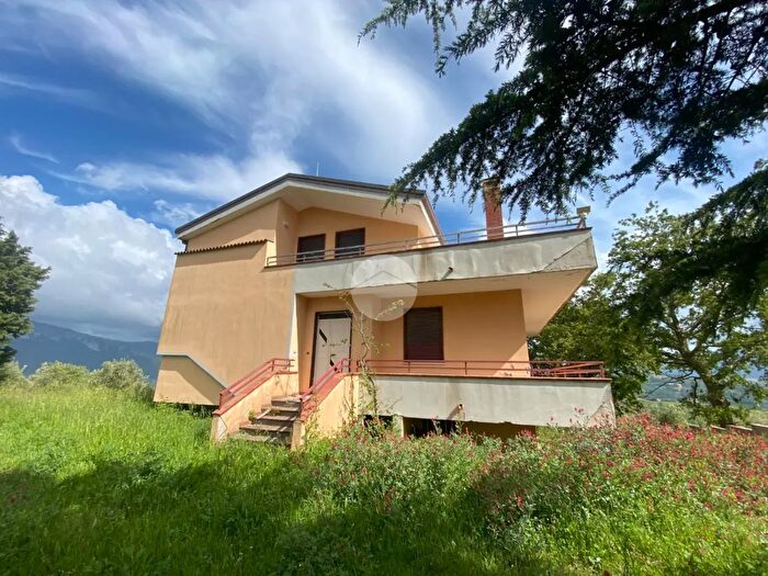 Casa con 6 locali in vendita in Via Bosco, Albanella