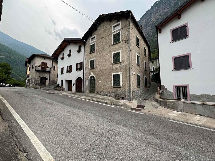 Casa con 5 locali in vendita in Via Don Pietro Buzzetti, Chiavenna