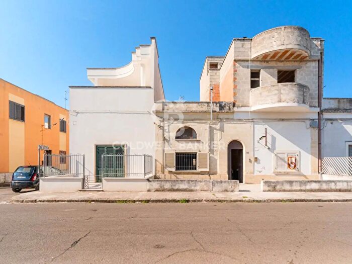 Casa trilocale in vendita in Via Lizzanello, Cavallino
