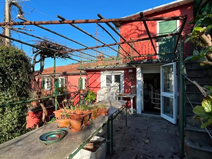 Casa quadrilocale in vendita in Via Ruoto, San Colombano Certenoli