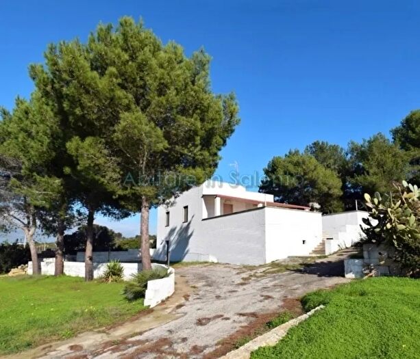 Casa con 6 locali in vendita in Castrignano Del Capo