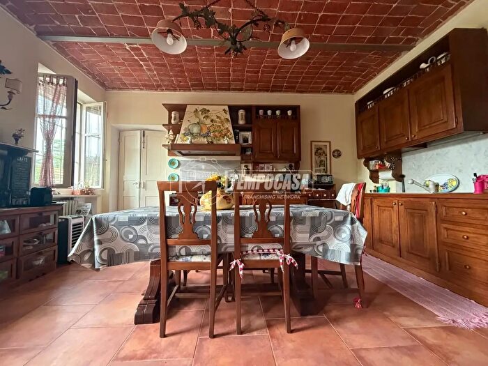 Casa con 8 locali in vendita in Asti