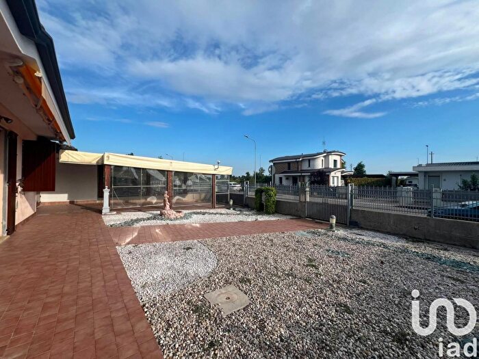 Casa trilocale in vendita in Via Abetone Brennero, Poggio Rusco