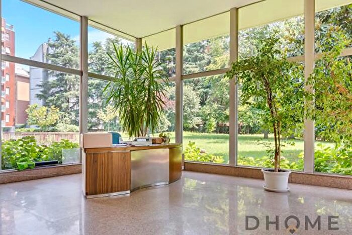 Appartamento quadrilocale in vendita in Via Michele Novaro, Milano