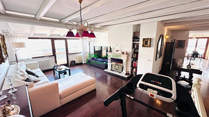 Appartamento con 5 locali in vendita in CSo Italia, Ragusa