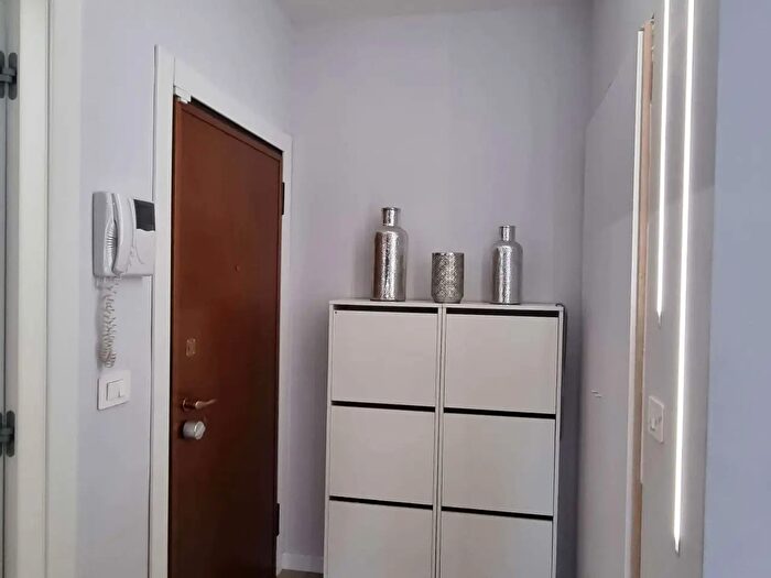 Appartamento trilocale in vendita in Via Mameli, Cologno Monzese