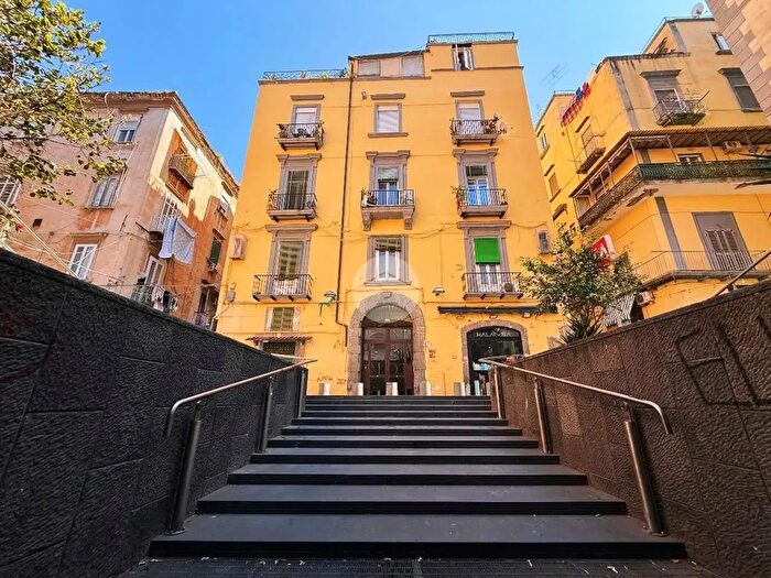 Appartamento monolocale in vendita in Largo Montecalvario, Napoli