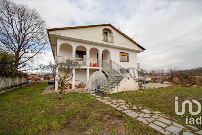 Casa con 5 locali in vendita in Via Benna, Leini