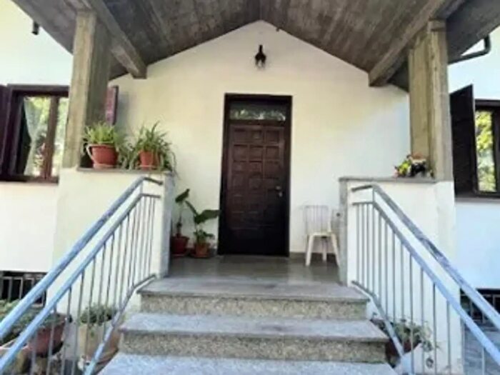 Casa con 6 locali in vendita in Tortona