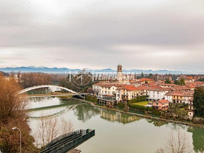 Appartamento con 6 locali in vendita in Piazza Cavour, Vaprio DAdda