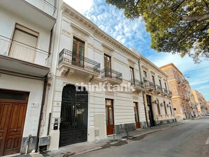 Appartamento con 20 locali in vendita in Via Toselli, Catania