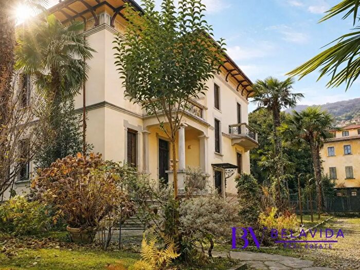 Casa con 10 locali in vendita in Via De Bernardi, Lesa