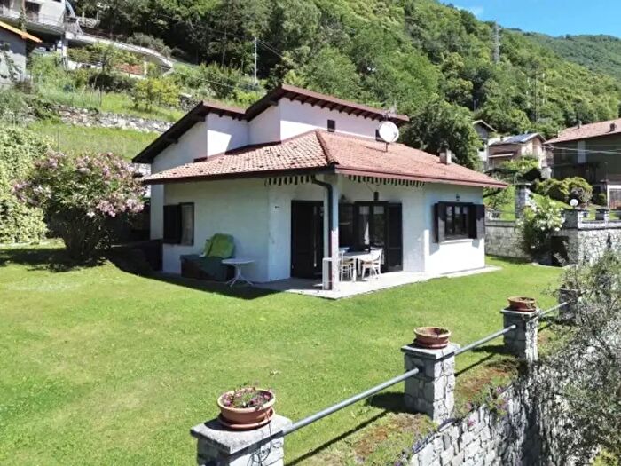 Casa quadrilocale in vendita in Via alla Chiesa, Montemezzo