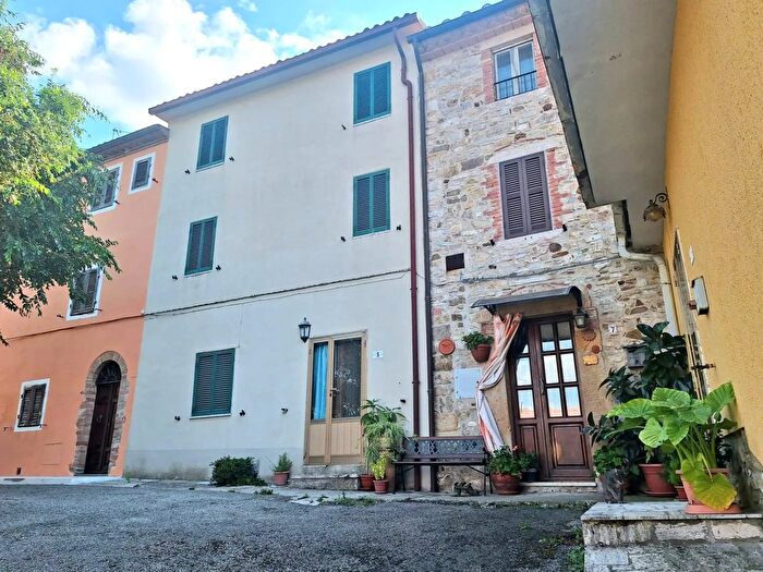 Casa quadrilocale in vendita in Semproniano, Semproniano