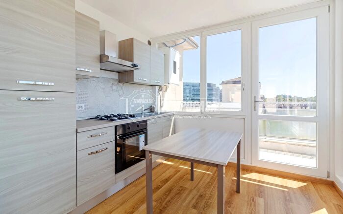 Appartamento trilocale in affitto in Via Giovanni Battista Cassinis, Milano