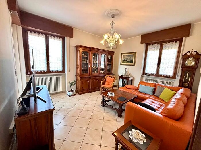 Case in Vendita e in Affitto - 2