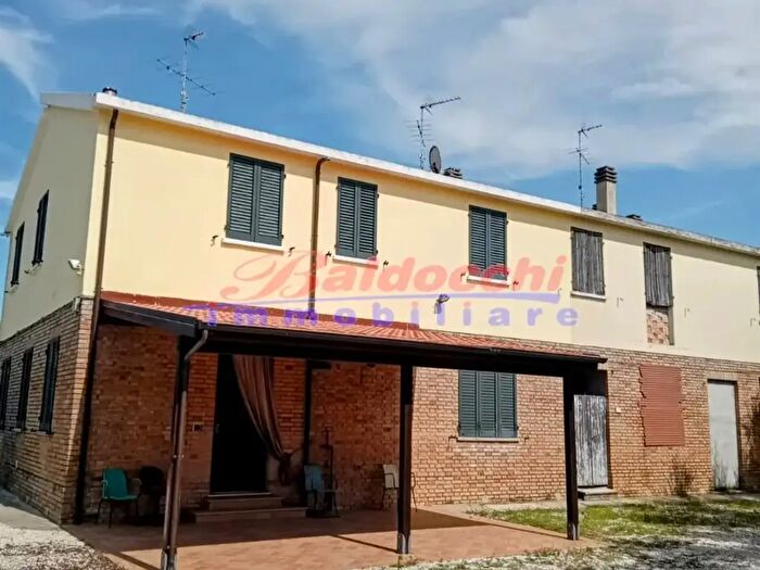 Casa con 6 locali in vendita in Fano