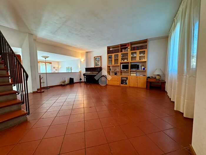Casa con 6 locali in vendita in Via M Buonarroti, Figline e Incisa Valdarno