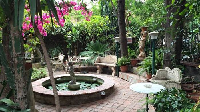 Appartamento con 6 locali in vendita in Via Etnea, Catania