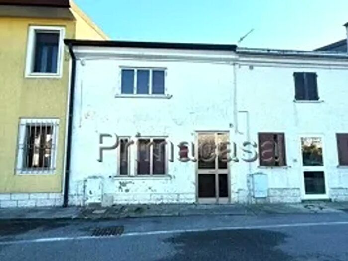 Casa quadrilocale in vendita in Via Belfiore, Legnago