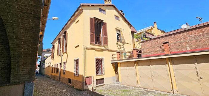 Casa con 8 locali in vendita in Via San Marco, Chivasso