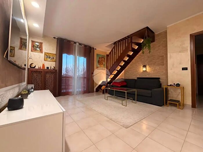 Appartamento con 6 locali in vendita in Via Pietro Pastero, Brandizzo
