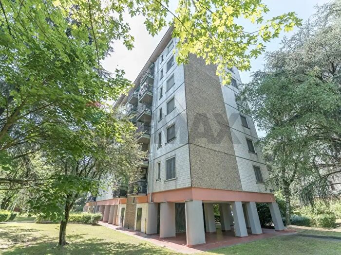 Appartamento quadrilocale in affitto in Via Privata Jan Sibelius, Milano