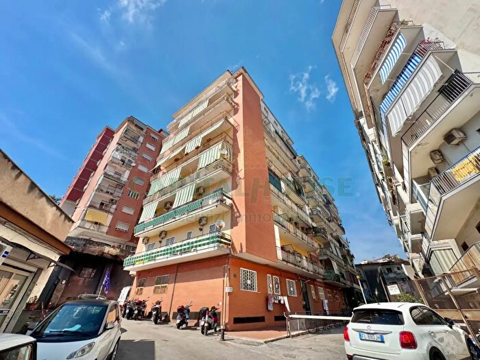 Appartamento trilocale in vendita in Via Metastasio, Napoli