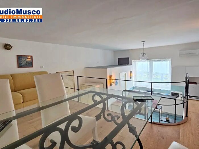 Appartamento bilocale in vendita in Via Prov Marina Grande, Capri