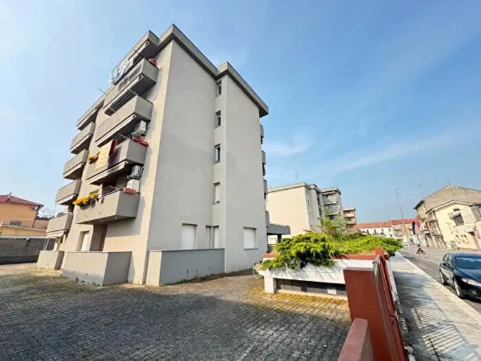 Appartamento bilocale in vendita in Via dei Glicini, Casale Monferrato