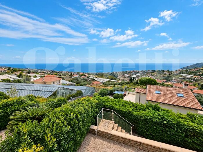 Appartamento quadrilocale in vendita in Strada San Lorenzo, Sanremo