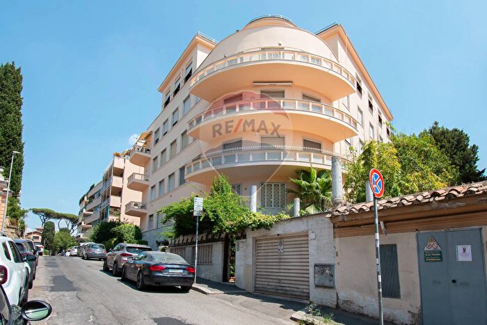 Appartamento con 14 locali in vendita in Via dei Monti Parioli, Roma