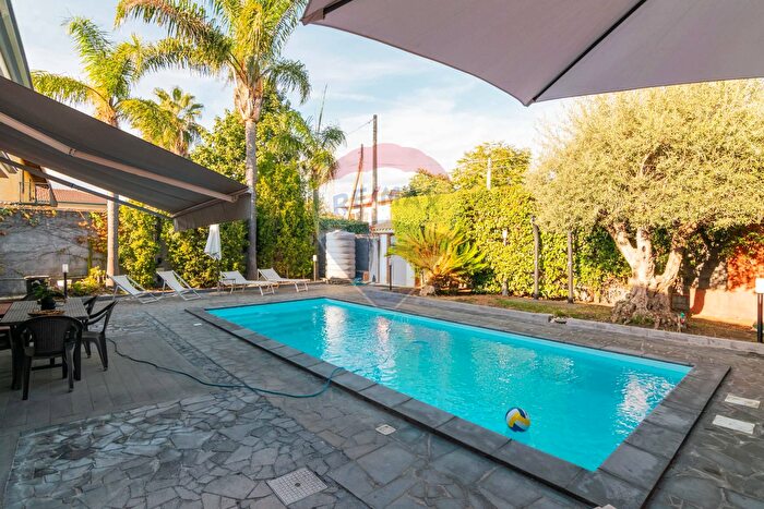 Casa con 6 locali in vendita in Via Bari, San Giovanni La Punta