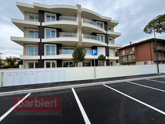 Appartamento trilocale in affitto in Viale Volturno, Cervia