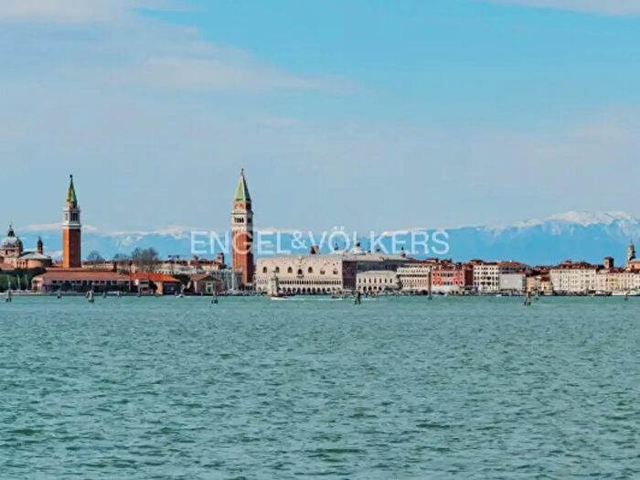 Appartamento con 6 locali in vendita in Venezia