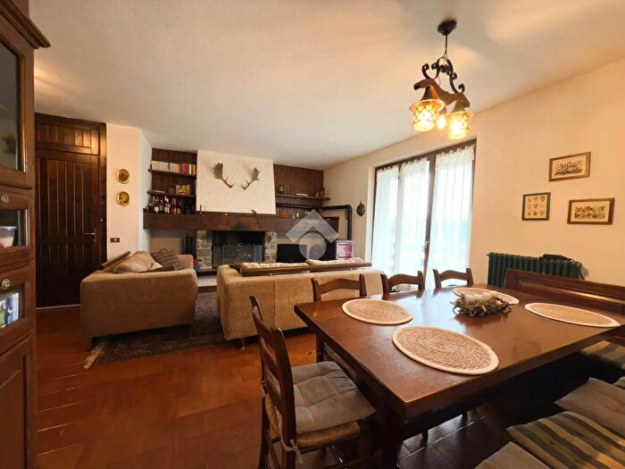 Appartamento trilocale in vendita in Via Prato Valentino, Teglio